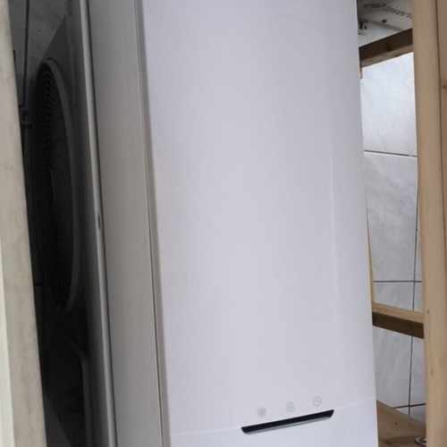 Omnus 9,000 BTU inverter air conditioner like new