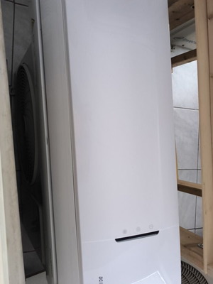 Omnus 9,000 BTU inverter air conditioner like new