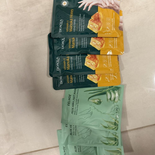 Aloe Vera feet mask and Vitamin E Manuka honey hand mask set