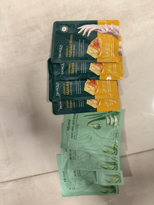 Aloe Vera feet mask and Vitamin E Manuka honey hand mask set