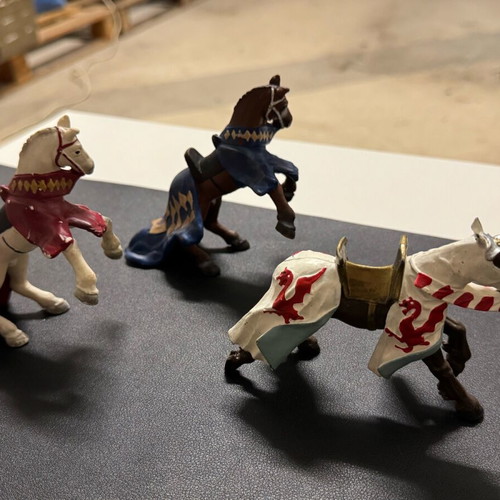 Medieval horses toys used, Bullyland & Plastoy figures