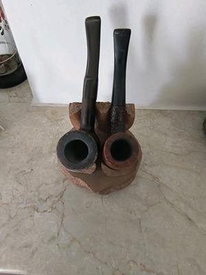Tobacco pipes used, set with stand