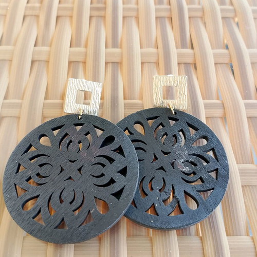 Earrings used with worn surface on one