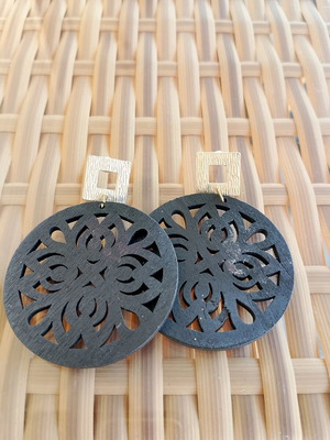 Earrings used with worn surface on one