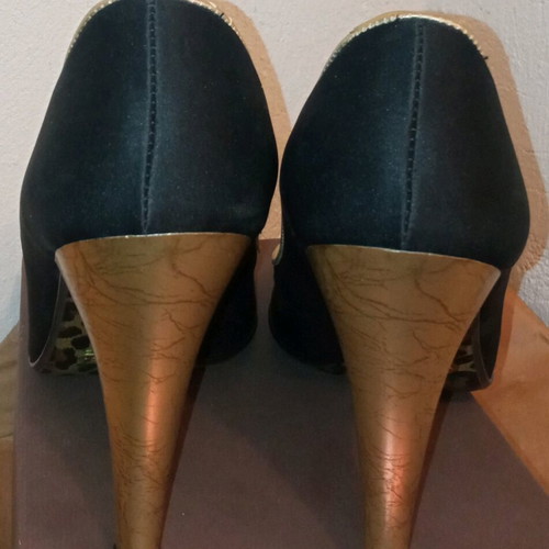Peep Toe Donna Di Gio new, size 39, satin with gold details and rhinestones