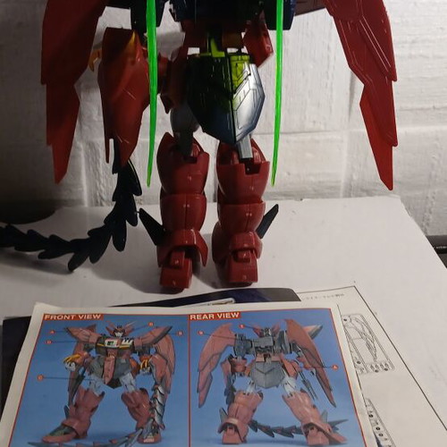Bandai Gundam Epyon 1995 figure used, missing one hand