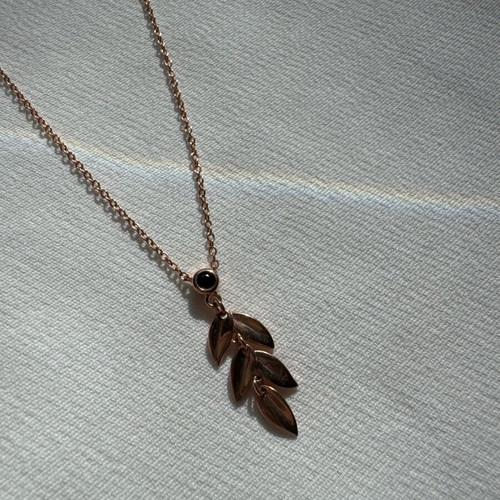 Jools necklace in rose gold with leaf design like new