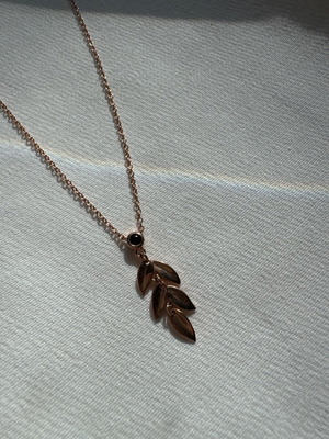 Jools necklace in rose gold with leaf design like new