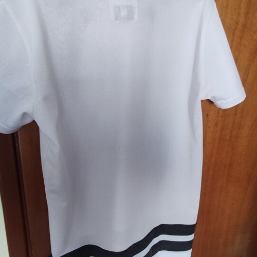 Tshirt like new, size L, black and white fabric
