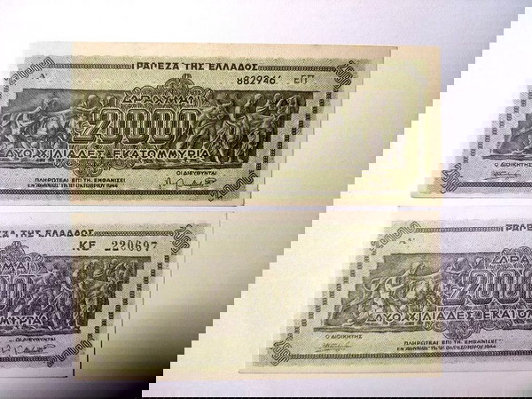 Ποικιλία 2 τεμάχια 2.000 Eκατ Δραχμές 1944 με πρόθεμα και επίθεμα με   μικρά - μεγάλα γράμματα UNC
