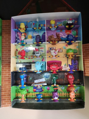 Stikeez Happy Home collection 2020, like new, 98% complete