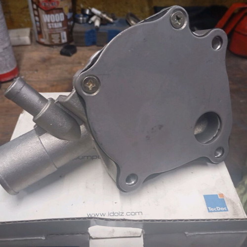 Water pump new for Corolla ke30 without heater