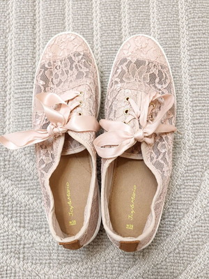 Joy & Mario sneakers size 39 like new, dusty pink lace with satin laces