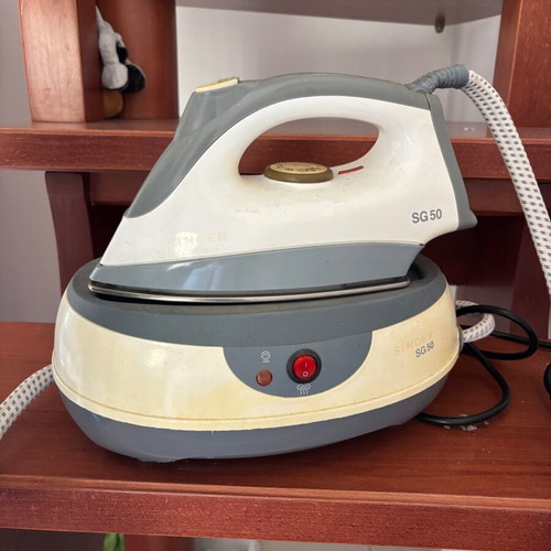 Singer SG-50 ironing system, 2000 watt, 3.5 bar steam pressure