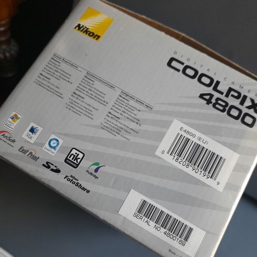 Nikon COOLPIX 4800 camera like new with full set and box