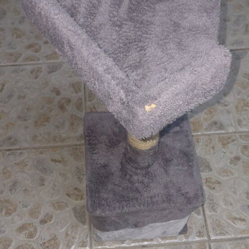 Cat scratching post like new, height 0.65m, width 0.26m