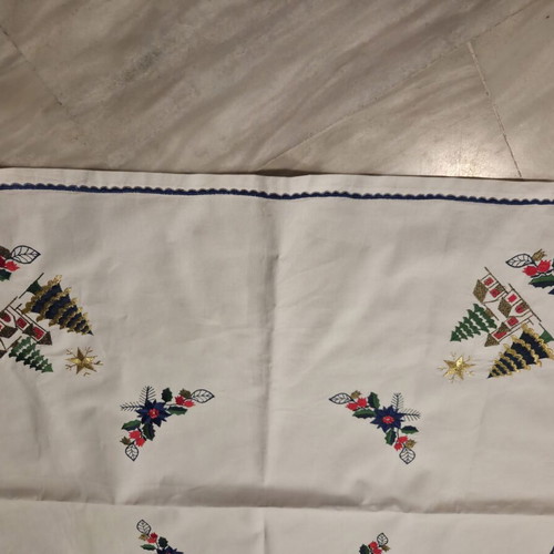 Handmade table runner like new with Christmas design