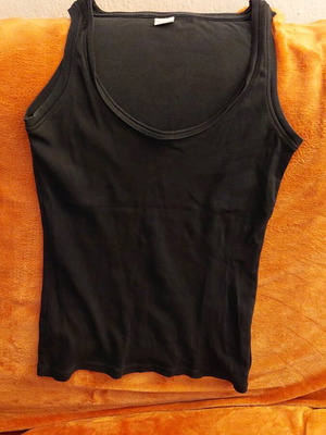 Black sleeveless top slightly used, size M