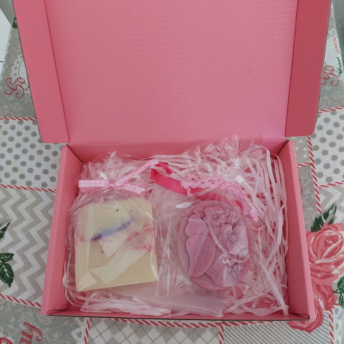 Gift set of 2 handmade soaps with bath pouch and natural ingredients