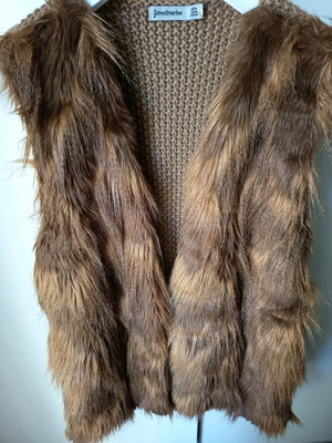 Stradivarius women's vest used with fur front and knitted back size M
