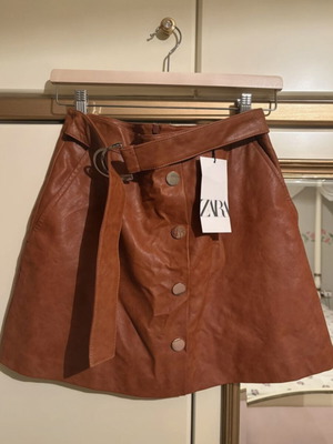 Zara mini skirt brown leatherette new with inner shorts lining