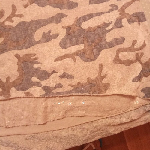 Top medium with camouflage pattern and subtle shimmer, new