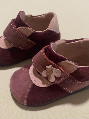 Mouger baby shoes size 20 like new, excellent condition