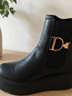Ankle boots size 40 like new, black with high platform and gold detail