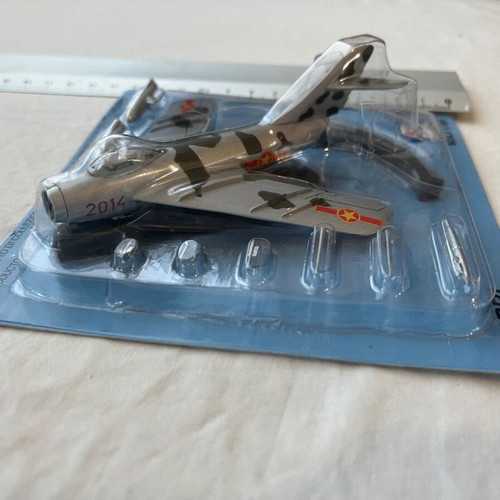 MIG 17 Vietnam jet model kit Italeri 1:100 new