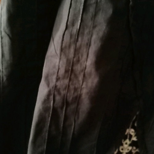 Blouse with lace and nervures, like new, black cotton