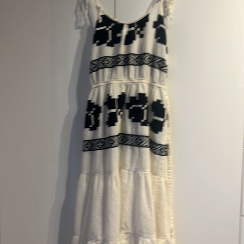 August dress long summer like new, black and white, Small and Medium