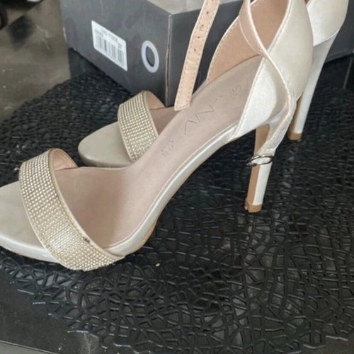 Envie Shoes white strass sandals like new, size 37
