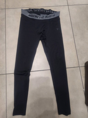 Magnetic North men's thermal wear small like new, black