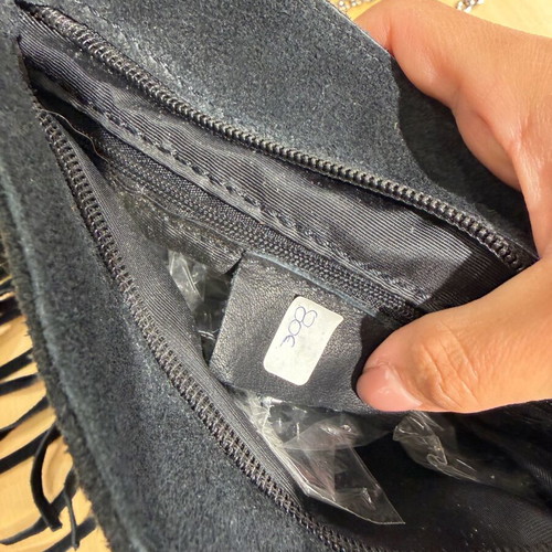 Castor shoulder bag like new with studs, black