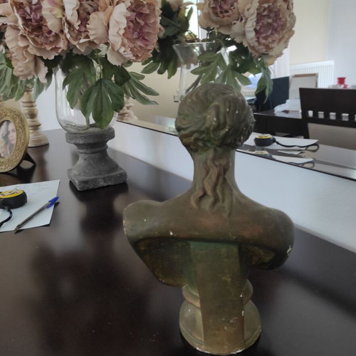 Aphrodite of Milos bust used, in good condition