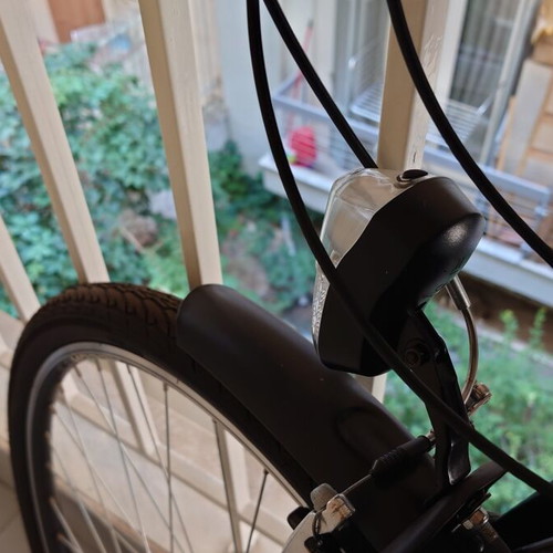 City bike almost like new, 27 inch wheels, front suspension, 15 speeds