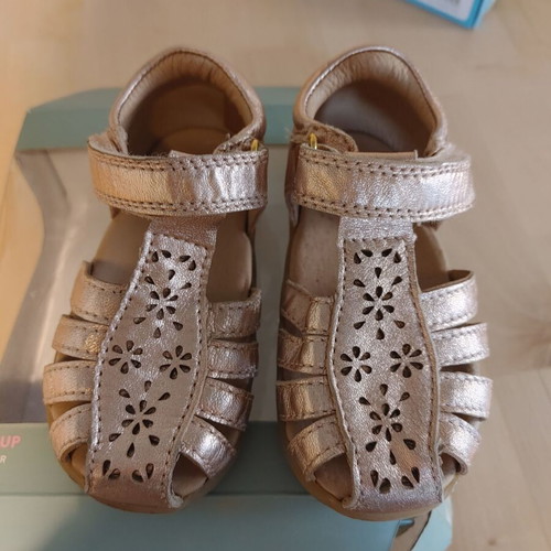 Bobux sandals used size 20 for girls pink metallic leather