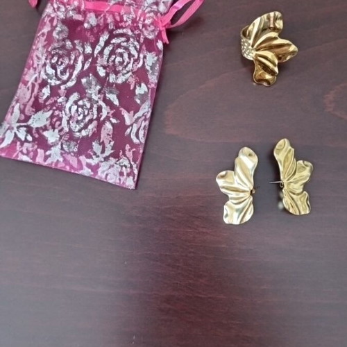 Jewelry set like new, ring and matching earrings