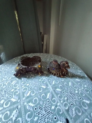 Vintage ashtray set like new, resin