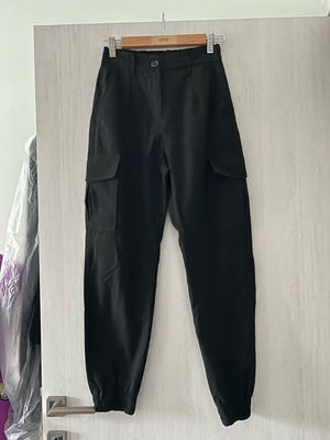 Bershka cargo παντελόνι μεταχειρισμένο, μέγεθος S, μαύρο