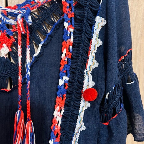 Short beach caftan like new, blue, one size with knitted embroidery