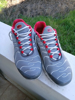 Nike TN Air Max Plus athletic shoes like new, size 39, white and gray