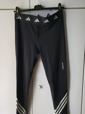 Adidas γυναικείο κολάν σαν καινούργιο, μέγεθος medium που εφαρμόζει small, μαύρο