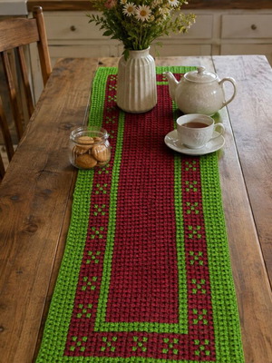 Handmade knitted table runner 110×42 cm green and burgundy, like new