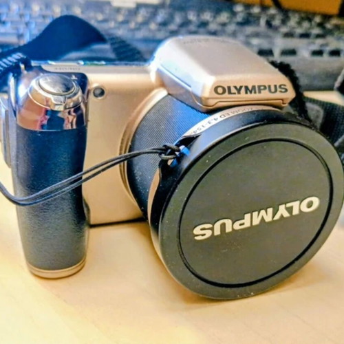 Olympus SP-810UZ superzoom camera like new with 3D and video