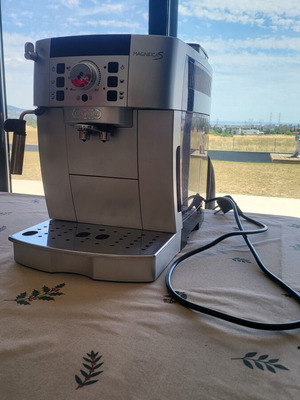 DeLonghi Magnifica S Automatic Espresso Machine like new
