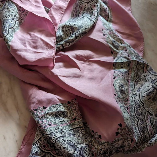 Scarves and shawls used, assorted