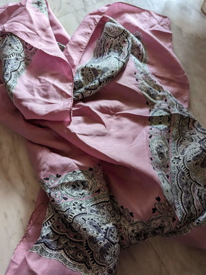 Scarves and shawls used, assorted