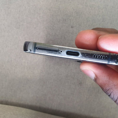 Samsung S22 256GB used with screen defect