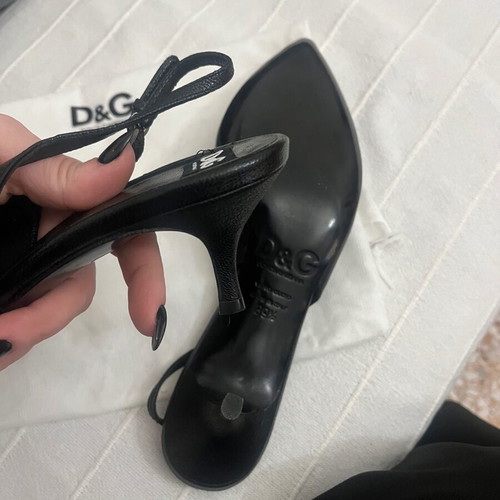 Dolce & Gabbana black pointed toe slingback pumps new